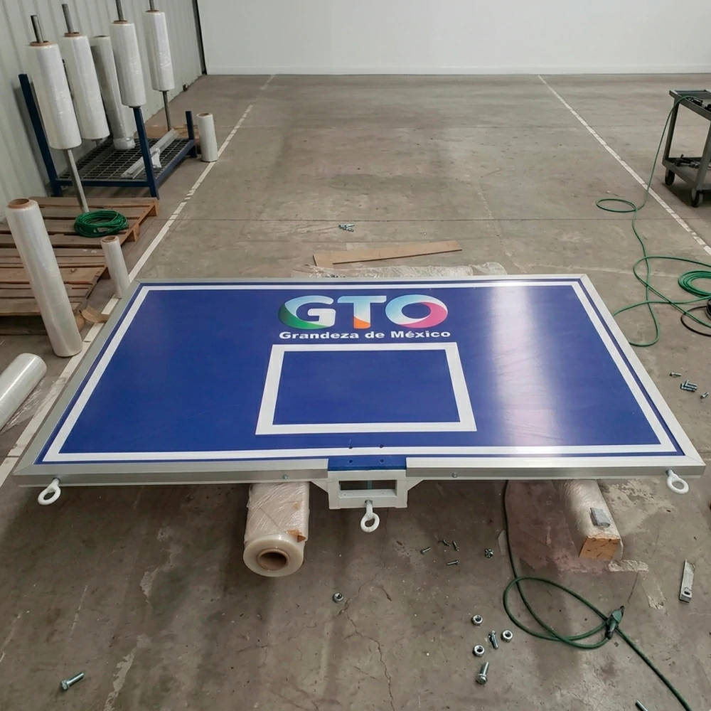Tablero de básquetbol con diseño